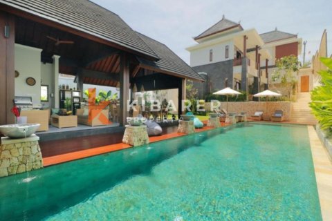 4 bedrooms Villa in Ungasan, Badung, Indonesia No. 12558