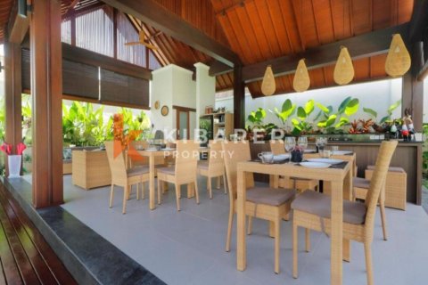 4 bedrooms Villa in Ungasan, Badung, Indonesia No. 12558 11