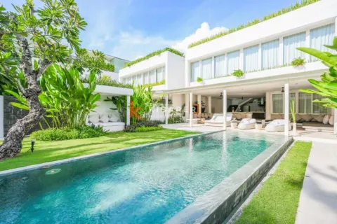 3 bedrooms Villa in Kerobokan, Badung, Indonesia No. 12552