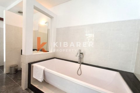 4 bedrooms Villa in Ungasan, Badung, Indonesia No. 13043 11