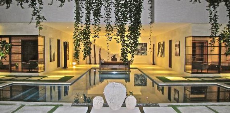 Вилла с 10 спальнями в Seminyak, Бадунг, Индонезия № 601