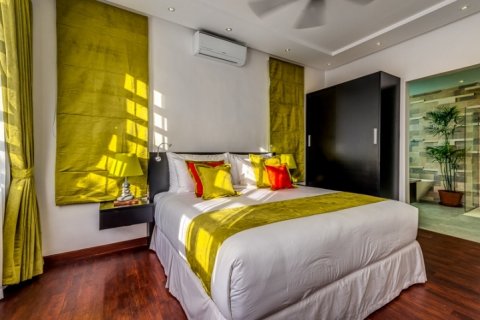 4 bedrooms Villa in Seminyak, Badung, Indonesia No. 976 9