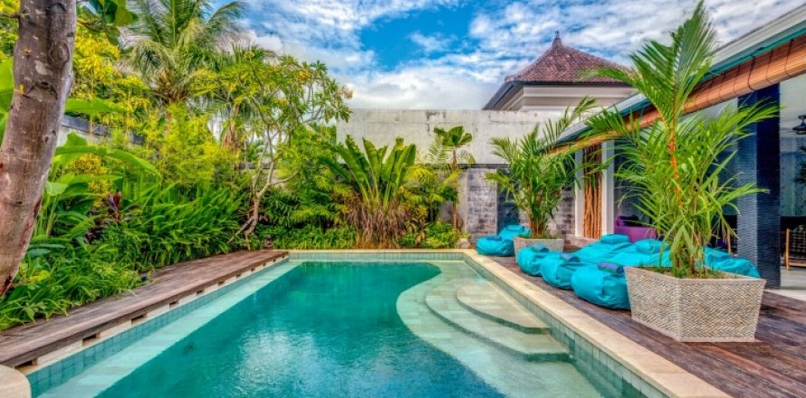 4 bedrooms Villa in Seminyak, Badung, Indonesia No. 976