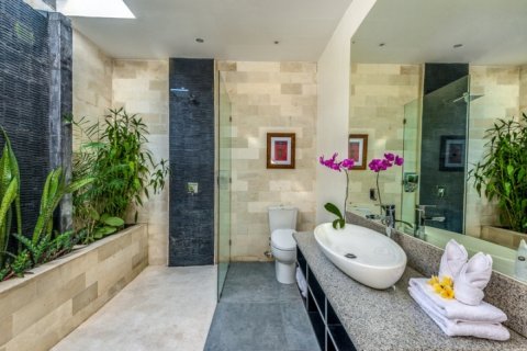 4 bedrooms Villa in Seminyak, Badung, Indonesia No. 976 11