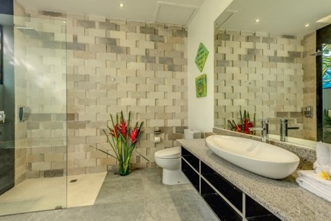 4 bedrooms Villa in Seminyak, Badung, Indonesia No. 976 12