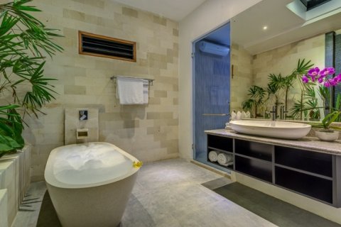4 bedrooms Villa in Seminyak, Badung, Indonesia No. 976 16