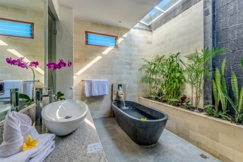 4 bedrooms Villa in Seminyak, Badung, Indonesia No. 976 19