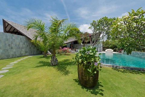 3 bedrooms Villa in Seminyak, Badung, Indonesia No. 979 3