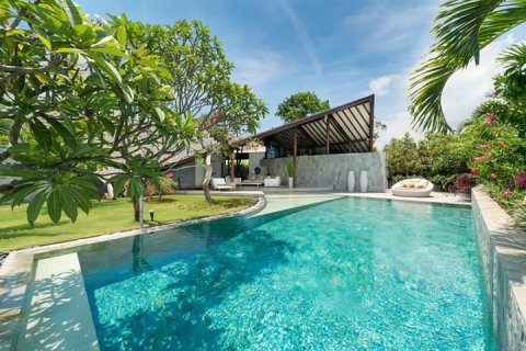 3 bedrooms Villa in Seminyak, Badung, Indonesia No. 979