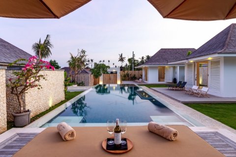 5 bedrooms Villa in Canggu, Badung, Indonesia No. 977