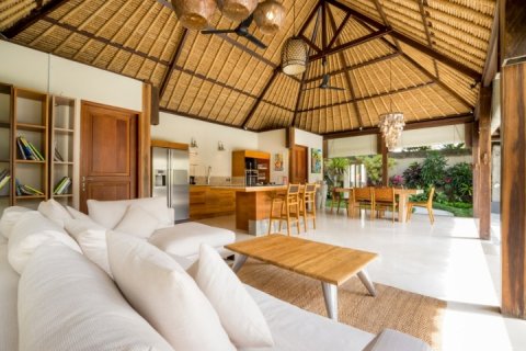 2 bedrooms Villa in South Kuta, Badung, Indonesia No. 1424 11