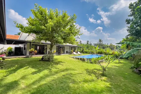 4 bedrooms Villa in Kediri, Indonesia No. 10717 2