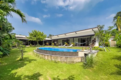 4 bedrooms Villa in Kediri, Indonesia No. 10717