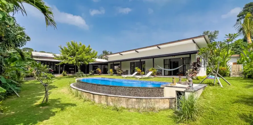 4 bedrooms Villa in Kediri, Indonesia No. 10717