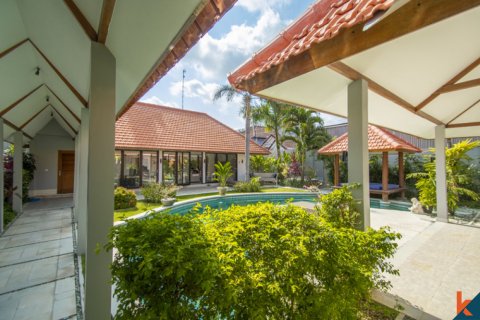 3 bedrooms Villa in Kerobokan, Badung, Indonesia No. 11028 2