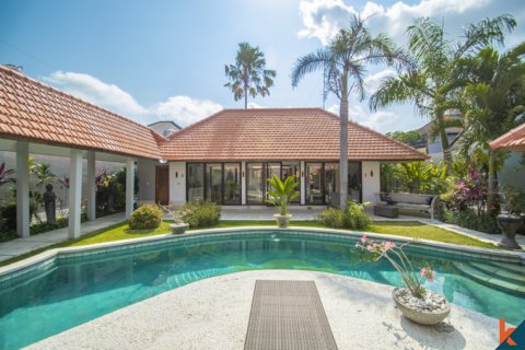 3 bedrooms Villa in Kerobokan, Badung, Indonesia No. 11028