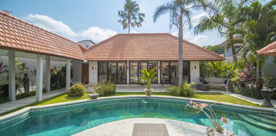 3 bedrooms Villa in Kerobokan, Badung, Indonesia No. 11028