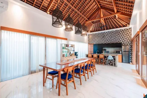 4 bedrooms Villa in Canggu, Badung, Indonesia No. 11032 3