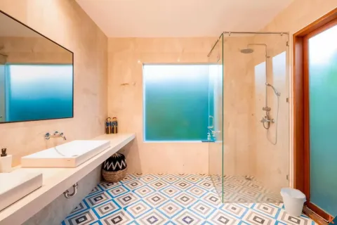 4 bedrooms Villa in Canggu, Badung, Indonesia No. 11032 8