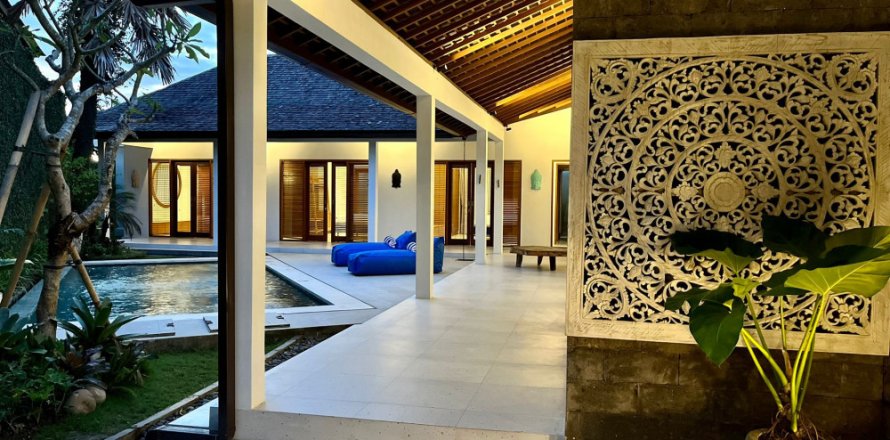 4 bedrooms Villa in Canggu, Badung, Indonesia No. 11032