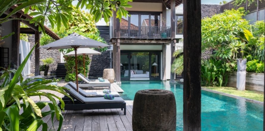 4 bedrooms Villa in Seminyak, Badung, Indonesia No. 932