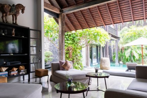 4 bedrooms Villa in Seminyak, Badung, Indonesia No. 932 4