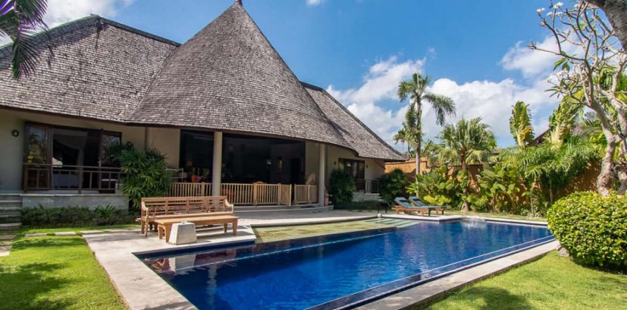 3 bedrooms Villa in Seminyak, Badung, Indonesia No. 11169