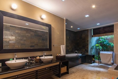 3 bedrooms Villa in Seminyak, Badung, Indonesia No. 11169 14