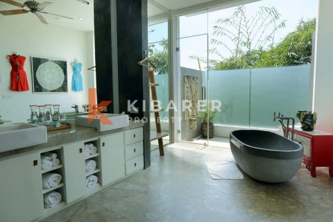 5 bedrooms Villa in Canggu, Badung, Indonesia No. 12882 10