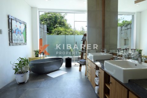 5 bedrooms Villa in Canggu, Badung, Indonesia No. 12882 18