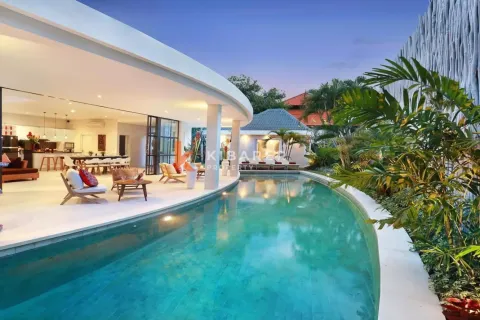 4 bedrooms Villa in Kerobokan, Badung, Indonesia No. 12117 2