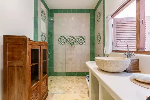 5 bedrooms Villa in Canggu, Badung, Indonesia No. 10159 25