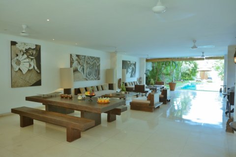 5 bedrooms Villa in Seminyak, Badung, Indonesia No. 772 16