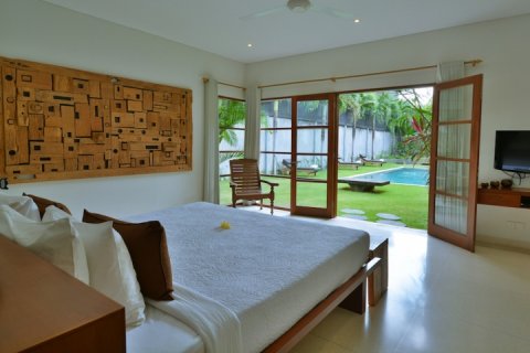 5 bedrooms Villa in Seminyak, Badung, Indonesia No. 772 18