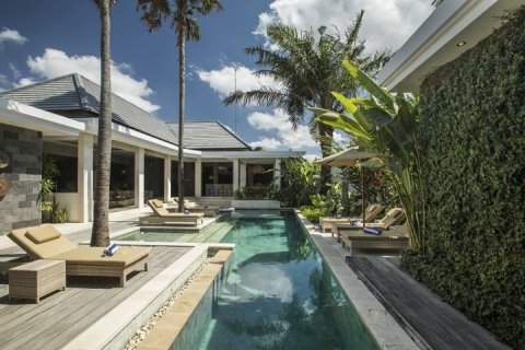 3 bedrooms Villa in Seminyak, Badung, Indonesia No. 1559 3