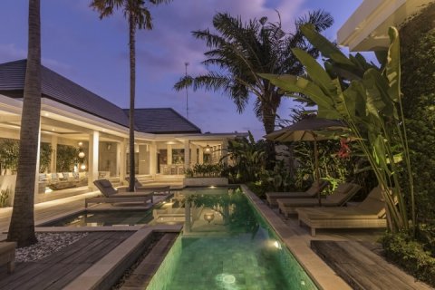 3 bedrooms Villa in Seminyak, Badung, Indonesia No. 1559 2
