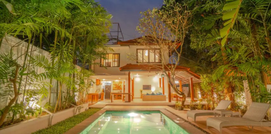 4 bedrooms Villa in Badung, Indonesia No. 10077