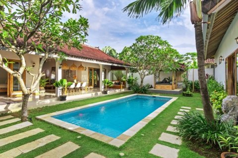 4 bedrooms Villa in Seminyak, Badung, Indonesia No. 1236 3