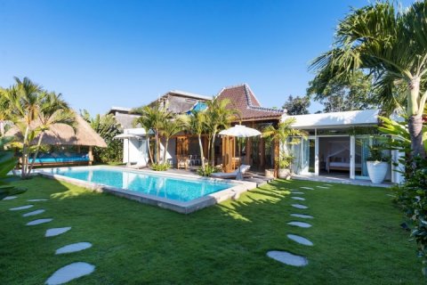 4 bedrooms Villa in Seminyak, Badung, Indonesia No. 1233 4