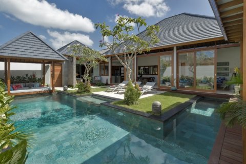 4 bedrooms Villa in Seminyak, Badung, Indonesia No. 1235