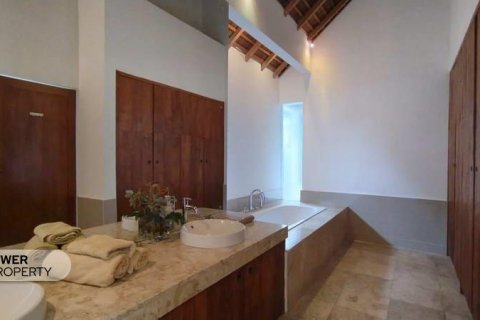 3 bedrooms Villa in Tampaksiring, Gianyar, Indonesia No. 9482 4