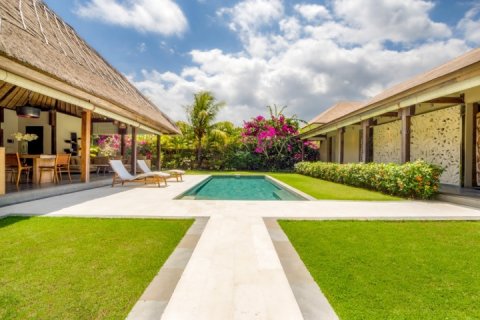 2 bedrooms Villa in South Kuta, Badung, Indonesia No. 1431