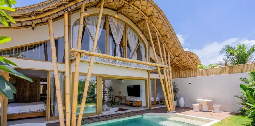 3 bedrooms Villa in Tibubeneng, Badung, Indonesia No. 10184