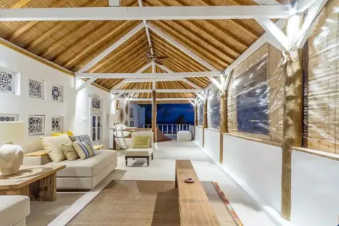 4 bedrooms Villa in Central Lombok, Indonesia No. 10180 10