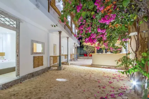 4 bedrooms Villa in Central Lombok, Indonesia No. 10180 6