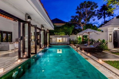 3 bedrooms Villa in Seminyak, Badung, Indonesia No. 1250 3