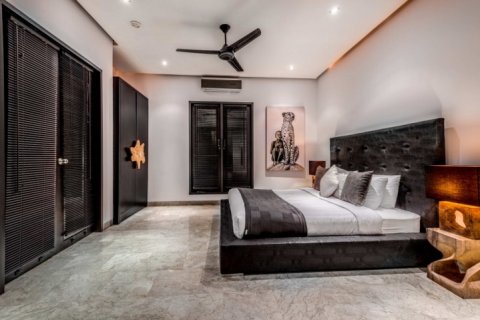 3 bedrooms Villa in Seminyak, Badung, Indonesia No. 1250 25