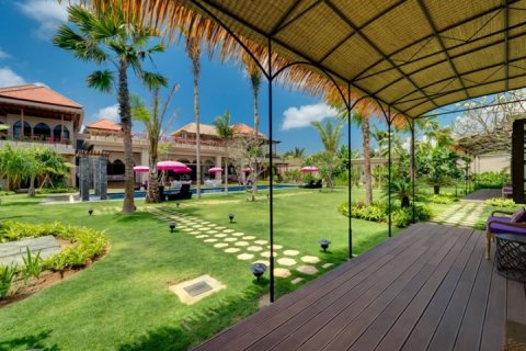 6 bedrooms Villa in Seminyak, Badung, Indonesia No. 701 10