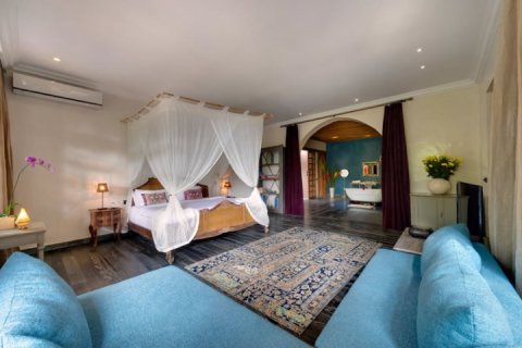 6 bedrooms Villa in Seminyak, Badung, Indonesia No. 701 30