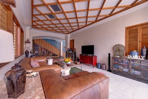 6 bedrooms Villa in Seminyak, Badung, Indonesia No. 701 8